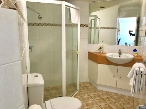 อพาร์ตเมนต์ 1 ห้องนอน 1 ห้องน้ำส่วนตัว ขนาด ตร.ม. – เบอลีคเฮด (Premium Oceanfront Unit Regency on the Beach 705)2