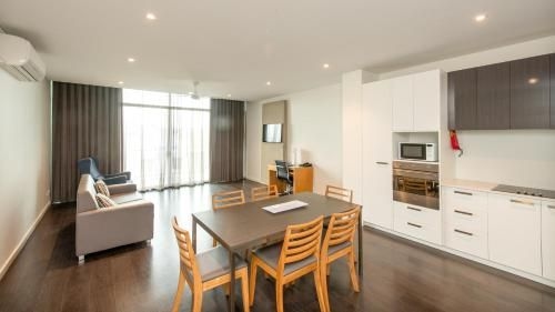 โรงแรมมอว์สัน เลคส์ (Mawson Lakes Hotel)1