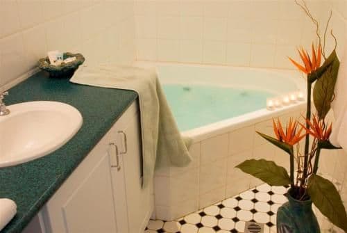 Queen Room with Spa Bath