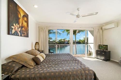Family Three-Bedroom Villa with River View