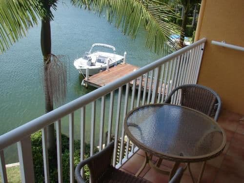 Family Three-Bedroom Villa with River View