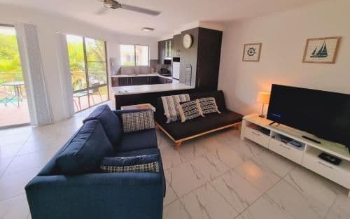 Deluxe One-Bedroom Apartment