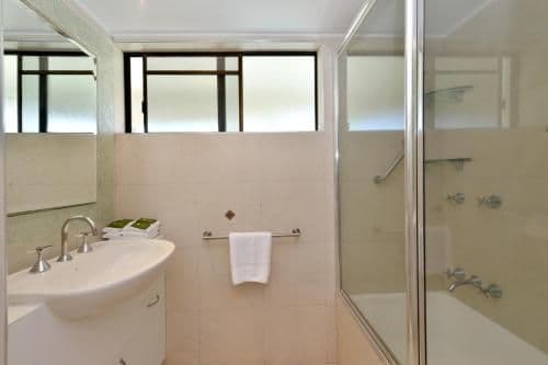Three-Bedroom Apartment with Balcony and two Bathrooms