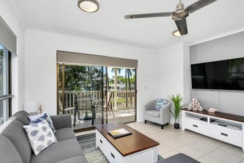 Three-Bedroom Apartment with Balcony and two Bathrooms