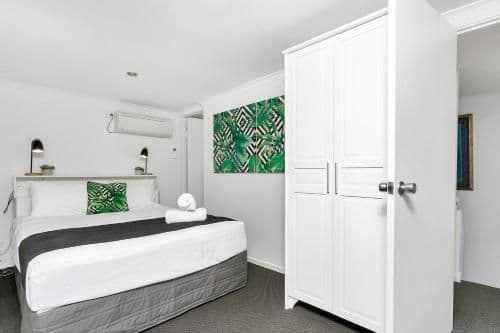 Three-Bedroom Apartment with Balcony and two Bathrooms