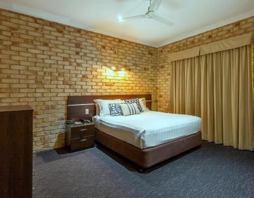 ไฮแลนเดอร์ มอเตอร์ อินน์ แอนด์ อพาร์ตเมนท์ (Highlander Motor Inn and Apartments)1