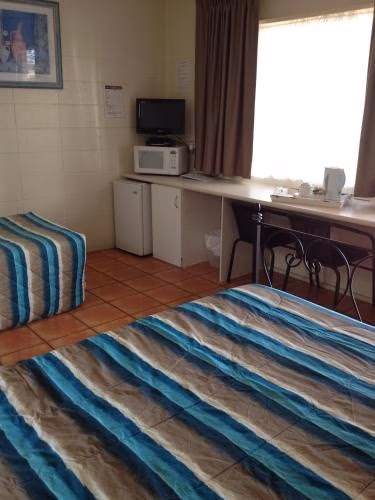 Sunburst Motel4