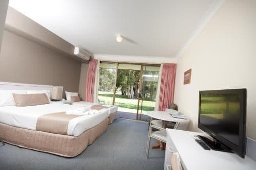 Deluxe Suite with Spa Bath