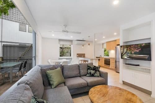 Superior Two-Bedroom Beach House (5 persons)