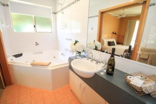 Two-Bedroom One-Bathroom Self-Contained Spa Cottage