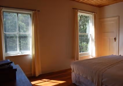Riverbank Three-Bedroom Cottage - Split Level