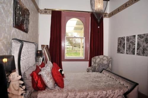 Deluxe Queen Suite