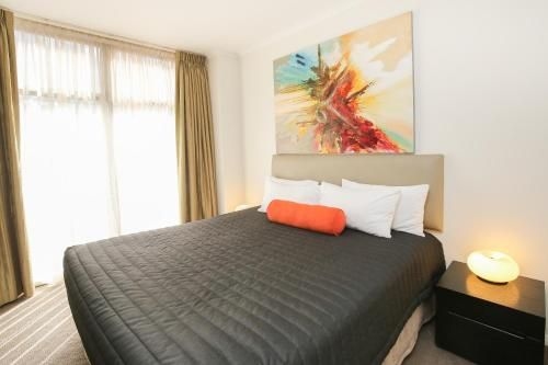 Indulge Apartments - Ontario4