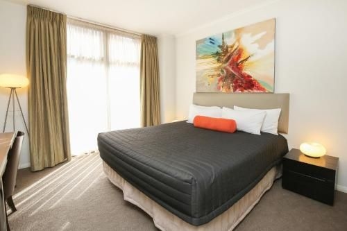 Indulge Apartments - Ontario3