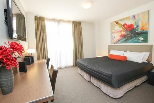 Indulge Apartments - Ontario1