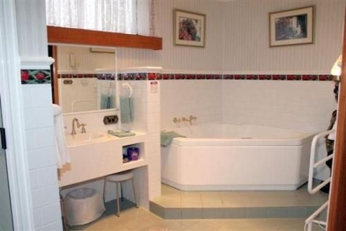 โมเต็ล เมย์แฟรอนคาเวลล์ (Motel Mayfair on Cavell)4