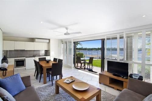 Deluxe Two-Bedroom Apartment - Waterfront