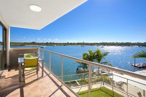 Deluxe Two-Bedroom Apartment - Waterfront
