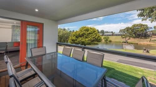 Superior 3 Bedroom Lakeview Cottage