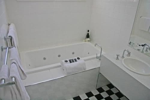 Suite with Spa Bath