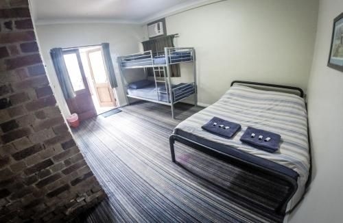 Somewhere To Stay Backpackers (Somewhere To Stay)2