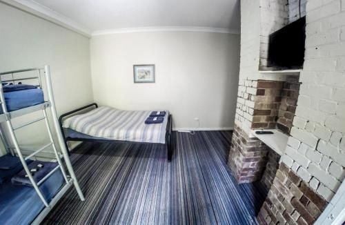 Somewhere To Stay Backpackers (Somewhere To Stay)3