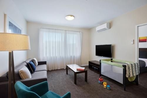 เควสต์ มอว์สัน เลค (Quest Mawson Lakes)1