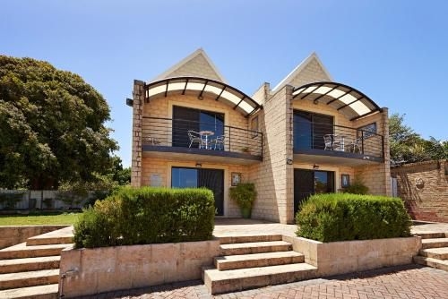 Albany Harbourside Apartments and Houses0