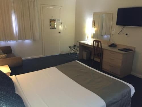 Deluxe Queen Room with Spa Bath