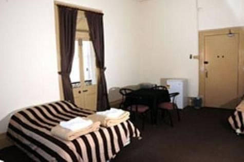 โฮเต็ลเมโทรโพลิแตน (Hotel Metropolitan)1