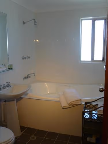 King Room with Spa Bath