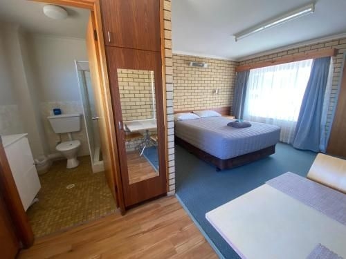 Coastal Comfort Motel2