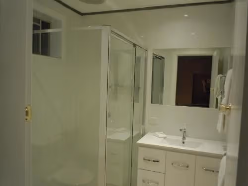 Business Queen Room