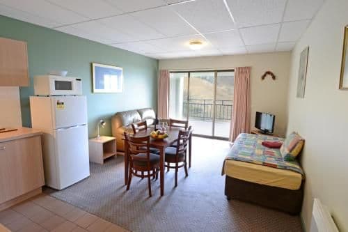 Deluxe One-Bedroom Apartment (4 Guests)