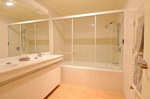 Three-Bedroom Penthouse Apartment - (8 Guests)