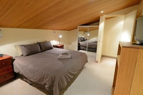 Three-Bedroom Penthouse Apartment - (8 Guests)