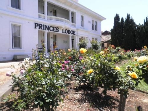 Princes Lodge Motel0