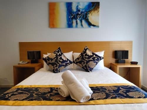 Luxury One-Bedroom Apartment with Spa Bath