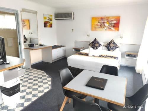 Luxury One-Bedroom Apartment with Spa Bath