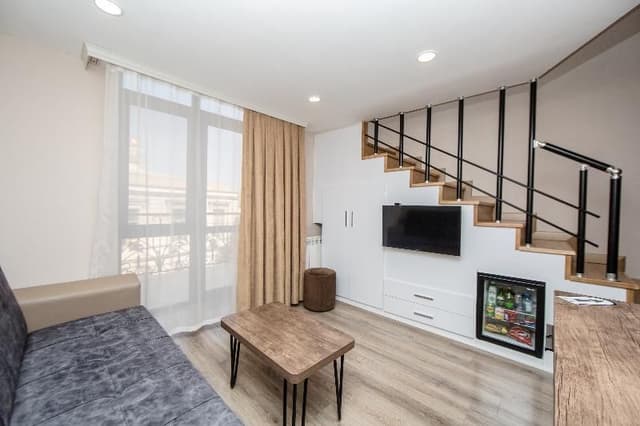 FAMILY ROOM DUPLEX