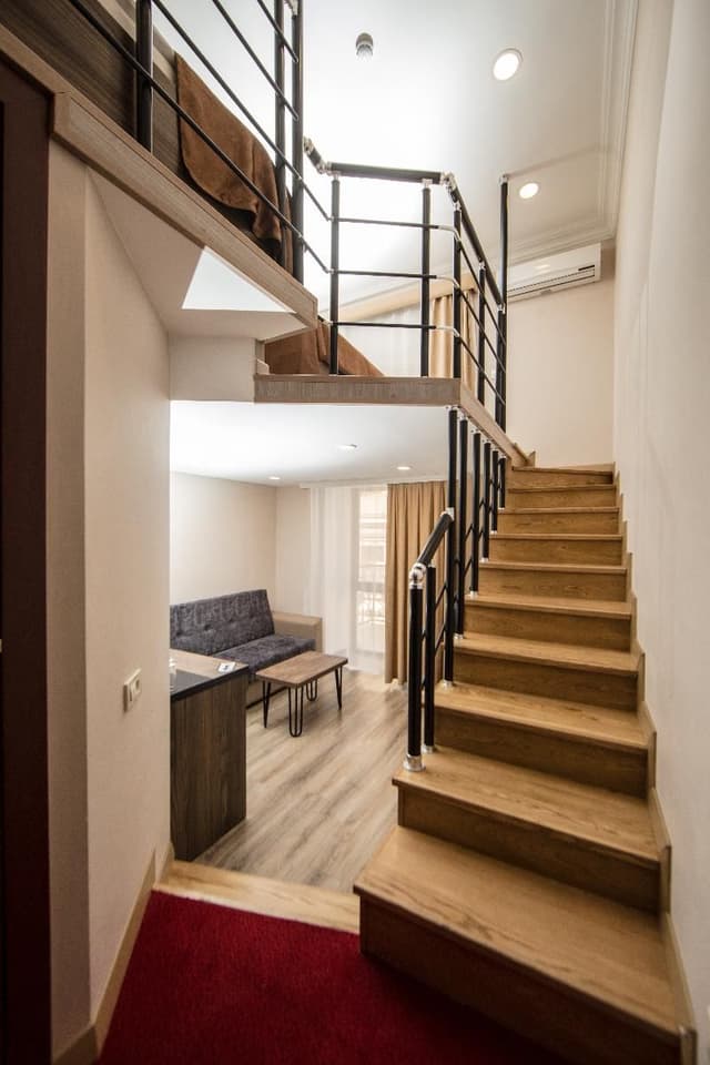 FAMILY ROOM DUPLEX