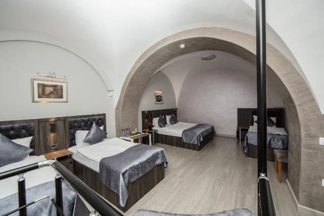 FAMILY ROOM DUPLEX