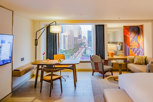 Junior Suite with California King Bed