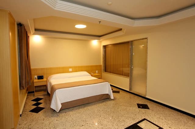 SUITE CAPACITY 1