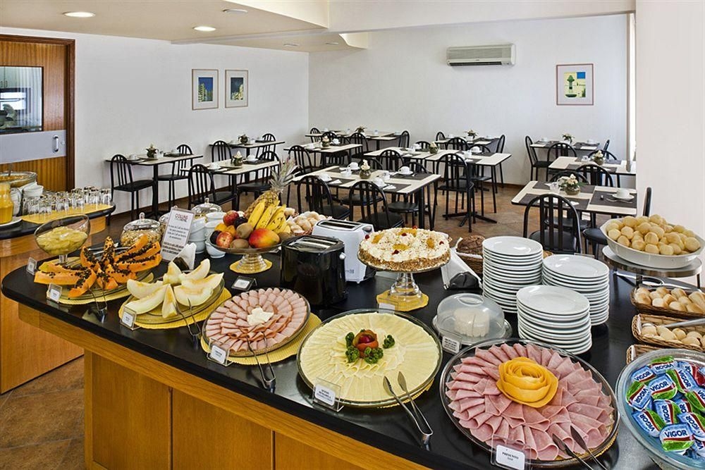 Collins Trade Hotel4