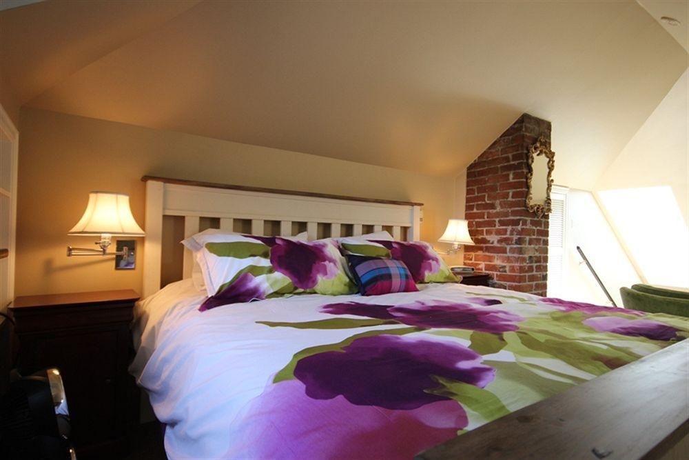 English Bay Inn Bed and Breakfast2