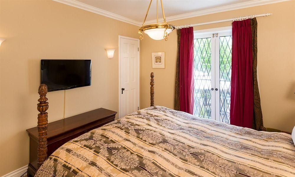 English Bay Inn Bed and Breakfast1