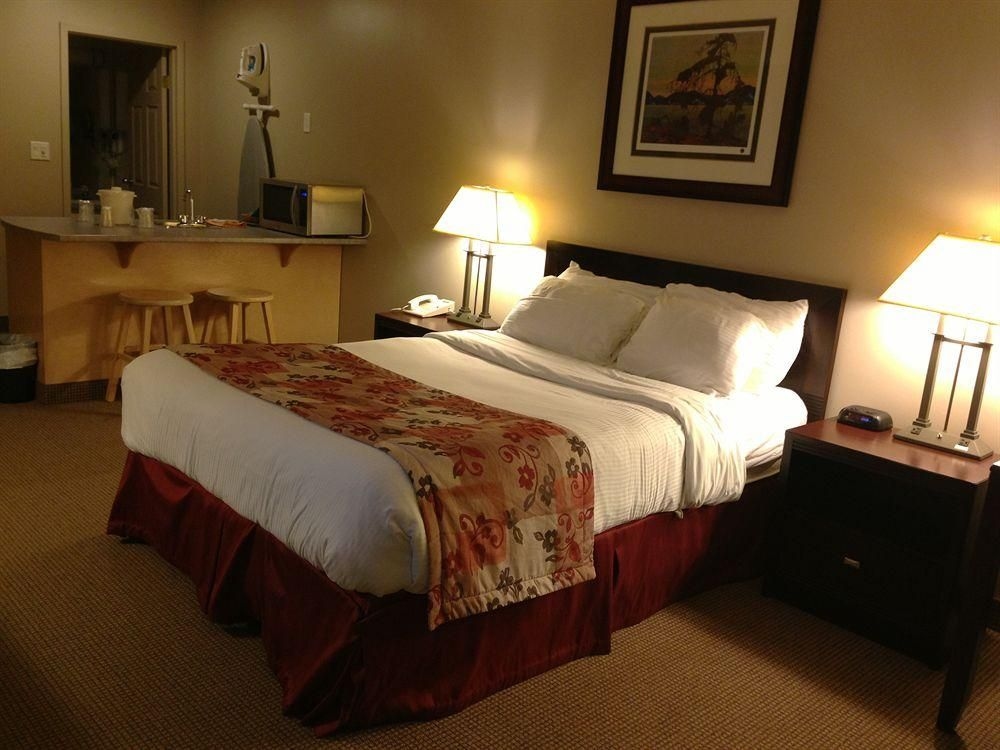 Petawawa River Inn and Suites0