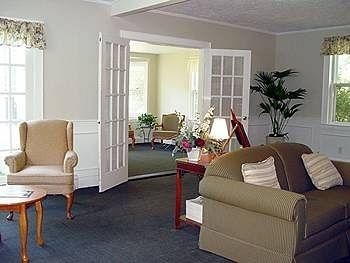 Village Cove Inn4
