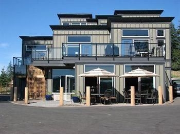 Sooke Harbour Resort & Marina3